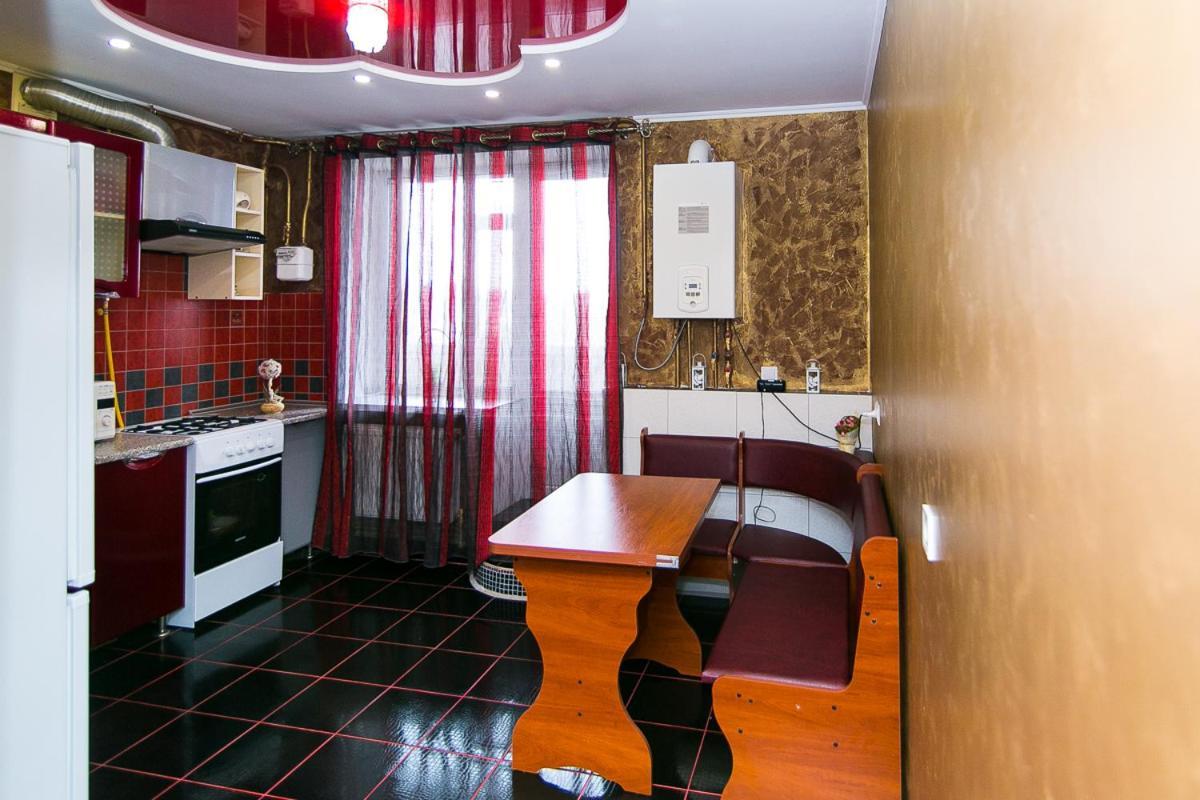 Vip Apartmens Faraon On Illinskaya 1 Floor Sumî Exterior foto